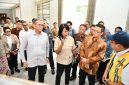 
Sekda Jabar Herman Suryatman saat mendampingi  Menteri Luar Negeri Sugiono dalam kunjungan kerja ke Gedung Merdeka dan Museum KAA, di Jalan Asia Afrika, Kota Bandung, Selasa (14/1/2025).(Foto: biro adpim jabar)