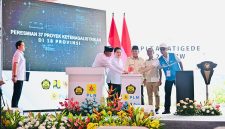 

 Presiden Prabowo Subianto, dalam peresmian PLTA Jatigede, Kabupaten Sumedang, Jawa Barat, Senin (20/1/2025).(Foto: biro adpim jabar)
