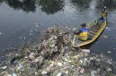 
Pengangkutan dan pembersihan sampah di kawasan Oxbow Cicukang, Desa Mekarrahayu, Kecamatan Margaasih, Kabupaten Bandung, Selasa (28/1/2025).(Foto: biro adpim jabar)

