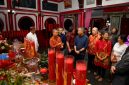 
Penjabat Gubernur Jawa Barat, Bey Machmudin, bersama jajaran Forum Koordinasi Pimpinan Daerah (Forkopimda), meninjau sejumlah vihara di Kota Bandung, Selasa (28/1/2025) malam. (Foto: biro adpim jabar)

