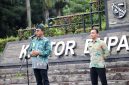 Bupati Bandung Dadang melepas Satgas PPR-PBG-PB saat apel gelar pasukan, di Plaza Upakarti Soreang, Kabupaten Bandung, Kamis (30/1/2025).(Foto: maji/dara)
