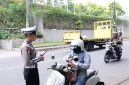 Operasi Gabungan (Opsgab) pemeriksaan status pajak kendaraan bermotor (KBM) sudah mulai berjalan di sejumlah wilayah Bandung Raya.(Foto: deram/dara)

