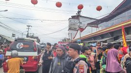 Polisi Lakukan pengamanan pada perayaan Cap Go Meh 2025 di sepanjang jalan wilayah perkotaan Garut, Minggu (23/2/2025)(Foto: Ist)
