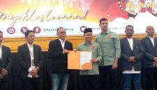 
Rapat Pleno Komisi Pemilihan Umum (KPU) Kabupaten Bandung tetapkan  Dadang Supriatna-Ali Syakieb sebagai Bupati dan Wakil Bupati Bandung terpilih, hasil Pilkada Serentak 2024, di Sutan Raja Soreang, Rabu (5/2/2025).(Foto: maji/dara)
