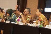 
Bupati Bandung Dadang Supriatna memberikan pegarahan pada Rakor Sosialisasi Bantuan Keuangan Desa do Hotel Grand Sunshine, Soreang, Senin (3/2/2025).(Foto: humas) 

