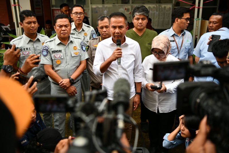 Penjabat Gubernur Jawa Barat Bey Machmudin menyampaikan apresiasi kepada seluruh insan pers yang telah berkontribusi dalam pembangunan di Jawa Barat.(Foto: biro adpim jabar) 
