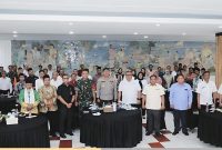 
 Ketua DPRD Kabupaten Sukabumi, Budi Azhar Mutawali menghadiri Focus Group Discussion (FGD) yang bertajuk “Sinergitas Polri dengan dunia pendidikan dalam upaya penanganan perilaku menyimpang pelajar sekaligus mendukung Harkamtibmas yang kondusif di wilayah hukum Polres Sukabumi” di Grand Inna Samudra Beach Hotel (GISBH) Palabuhanratu, Rabu (12/2/2025). (Foto: Ist)

