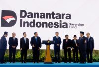 Presiden Prabowo Subianto resmi meluncurkan Badan Pengelola Investasi Daya Anagata Nusantara (Danantara) di Halaman Istana Kepresidenan Jakarta, pada Senin (24/02/2025). (Foto: BPMI Setpres)