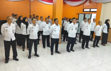 Jajaran Lapas Garut mengikuti apel secara virtual
bertempat di Aula Lapas Garut, Jalan KH.Hasan Arif, Kecamatan Banyuresmi, Kabupaten Garut, Senin (3/2/2025)(Foto: Istimewa)