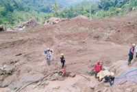 
Tanah longsor di Kampung Gintung, Desa Cibenda, Kabupaten Bandung Barat. (Foto: dara/dok)
