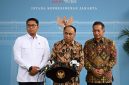 Menteri Koperasi Budi Arie Setiadi dan Wakil Menteri Pertanian (Wamentan) Sudaryono menyampaikan keterangan pers kepada awak media di Istana Kepresidenan, Jakarta, Senin (24/02/2025). (Foto: BPMI Setpres)
