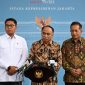 Menteri Koperasi Budi Arie Setiadi dan Wakil Menteri Pertanian (Wamentan) Sudaryono menyampaikan keterangan pers kepada awak media di Istana Kepresidenan, Jakarta, Senin (24/02/2025). (Foto: BPMI Setpres)
