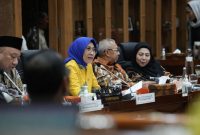 
Rapat Kerja ini dipimpin Ketua Komisi X DPR RI, Hetifah Sjaifudian dan Wakil Komisi X DPR RI Lalu Hadrian Irfani di Gedung DPR RI, Jakarta pada Senin (3/2/2025).(Foto: pssi)

