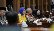 
Rapat Kerja ini dipimpin Ketua Komisi X DPR RI, Hetifah Sjaifudian dan Wakil Komisi X DPR RI Lalu Hadrian Irfani di Gedung DPR RI, Jakarta pada Senin (3/2/2025).(Foto: pssi)

