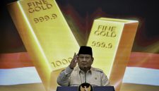 Presiden memberikan sambutan saat meresmikan layanan Bank Emas Pegadaian dan Bank Syariah Indonesia yang digelar di The Gade Tower, Jakarta, pada Rabu, 26 Februari 2025. (Foto: BPMI Setpres)
