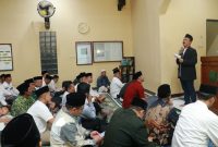 
Bupati Bandung Dadang Supriatna Safari Ramadhan dan Tarawih Keliling, di Kampung Cibedug Girang, Desa Cangkuang Wetan, Kecamatan Dayeuhkolot, Rabu (5/3/2025).(Foto: humas)
