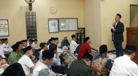 
Bupati Bandung Dadang Supriatna Safari Ramadhan dan Tarawih Keliling, di Kampung Cibedug Girang, Desa Cangkuang Wetan, Kecamatan Dayeuhkolot, Rabu (5/3/2025).(Foto: humas)
