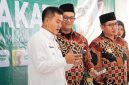 
Bupati Bandung Dadang Supriatna didampingi pengurus Baznas Kabupaten Bandung melaunching Zakat Istana dan Belanja Gratis Bersama Anak Yatim atau anak hebat di Gedung Baznas Center (GBC) Lt. I, Jl. Gading Tutuka Kecamatan Soreang Kabupaten Bandung, Kamis (13/3/2025).(Foto: diskomindo) 
