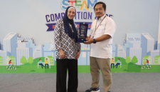 Aliaa Mohamed Samaha selaku Science Curriculum Head of Sampoerna Academy dan Ali
Yansyah Abdurrahim selaku Peneliti Ahli Madya BRIN menyambut baik adanya kolaborasi
Sampoerna Academy bersama BRIN untuk acara STEAM Competition 2025 (Foto: Istimewa)