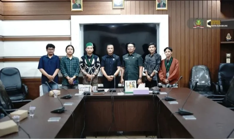 DPRD Kota Sukabumi menerima audensi dari penurus HMI  di kantor DPRD Kota Sukabumi, Rabu (16/4/2025).(Foto: Ist)

